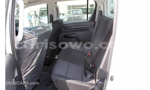 Sayi Imported Toyota Hilux White Mota in Import - Dubai a Benin Sayi Imported Toyota Hilux White Mota in Import - Dubai a Benin