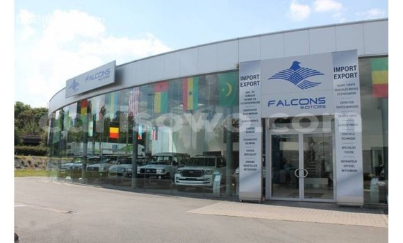 Sayi Imported Toyota Hilux White Mota in Import - Dubai a Benin Sayi Imported Toyota Hilux White Mota in Import - Dubai a Benin