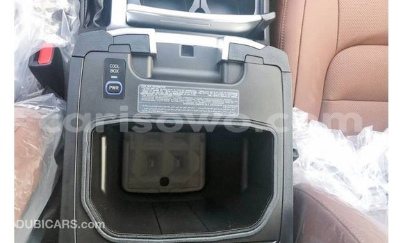 Acheter Import Voiture Toyota Land Cruiser Noir à Import - Dubai, Benin Acheter Import Voiture Toyota Land Cruiser Noir à Import - Dubai, Benin