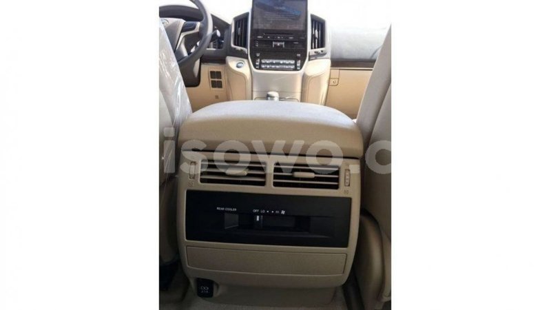 Big with watermark toyota land cruiser benin import dubai 7434