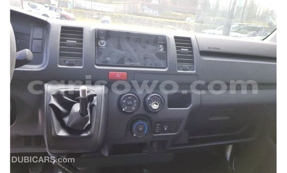 Acheter Import Voiture Toyota Hiace Blanc à Import - Dubai, Benin Acheter Import Voiture Toyota Hiace Blanc à Import - Dubai, Benin