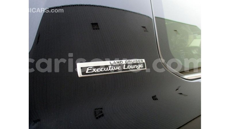 Big with watermark toyota land cruiser benign import dubai 7437