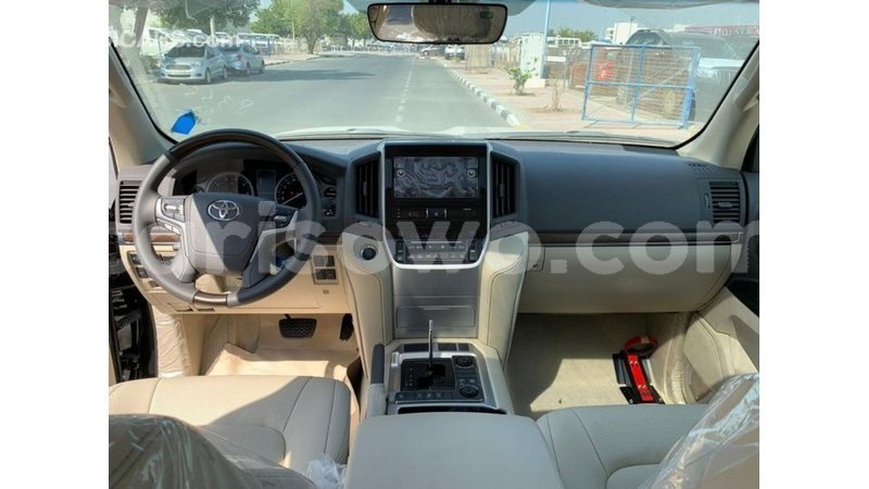 Big with watermark toyota land cruiser benin import dubai 7439