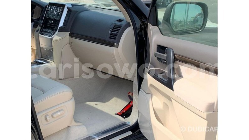Big with watermark toyota land cruiser benign import dubai 7439