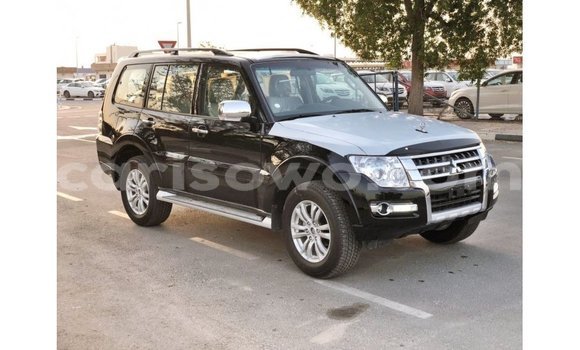 Acheter Import Voiture Mitsubishi Pajero Noir à Import - Dubai, Benin Acheter Import Voiture Mitsubishi Pajero Noir à Import - Dubai, Benin