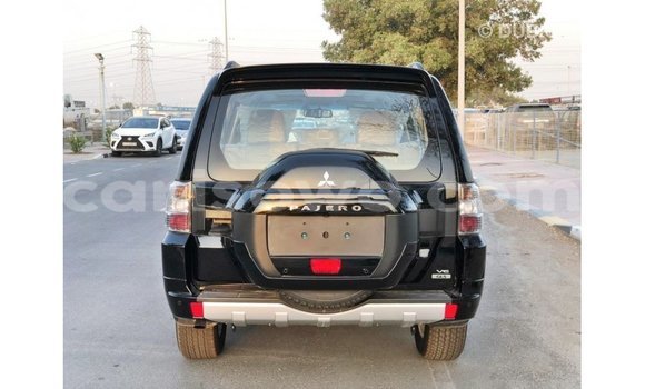 Acheter Import Voiture Mitsubishi Pajero Noir à Import - Dubai, Benin Acheter Import Voiture Mitsubishi Pajero Noir à Import - Dubai, Benin