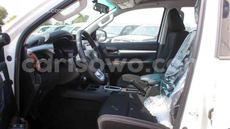 Big with watermark toyota hilux benign import dubai 7448