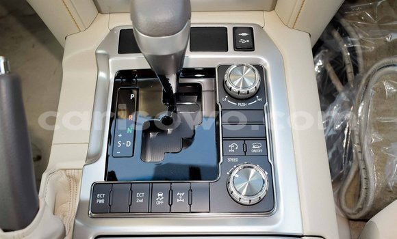 Ra Imported Toyota Land Cruiser funfun Ọkọ̀ in Import - Dubai ni Benin Ra Imported Toyota Land Cruiser funfun Ọkọ̀ in Import - Dubai ni Benin