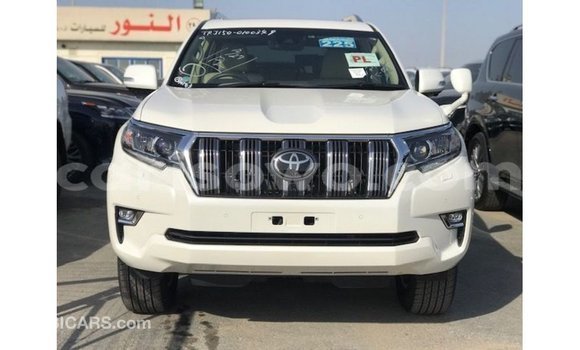 Acheter Import Voiture Toyota Prado Blanc à Import - Dubai, Benin Acheter Import Voiture Toyota Prado Blanc à Import - Dubai, Benin