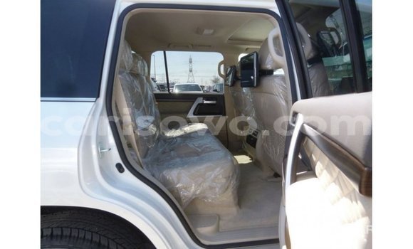 Acheter Import Voiture Toyota Land Cruiser Blanc à Import - Dubai, Benin Acheter Import Voiture Toyota Land Cruiser Blanc à Import - Dubai, Benin