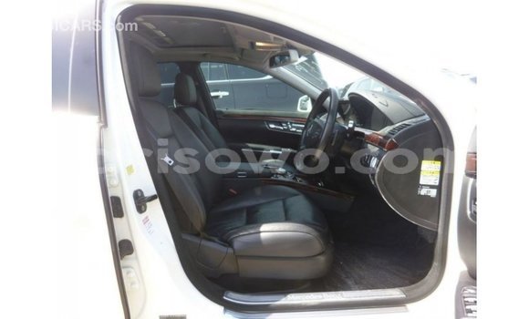 Acheter Import Voiture Mercedes-Benz 190 Blanc à Import - Dubai, Benin Acheter Import Voiture Mercedes-Benz 190 Blanc à Import - Dubai, Benin