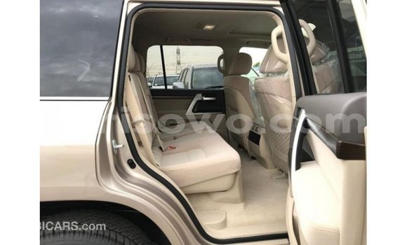 Buy Import Toyota Land Cruiser Other Car in Import - Dubai in Benign Buy Import Toyota Land Cruiser Other Car in Import - Dubai in Benign
