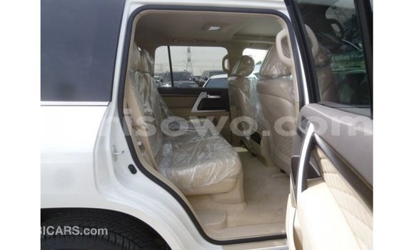 Buy Import Toyota Land Cruiser White Car in Import - Dubai in Benign Buy Import Toyota Land Cruiser White Car in Import - Dubai in Benign