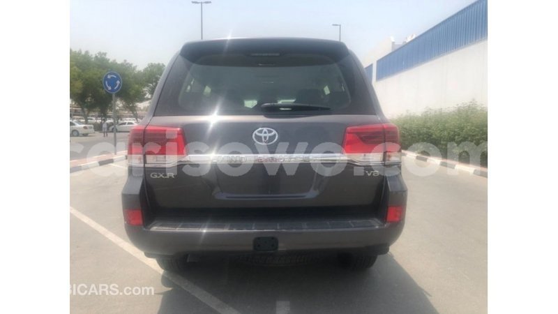 Big with watermark toyota land cruiser benign import dubai 7472