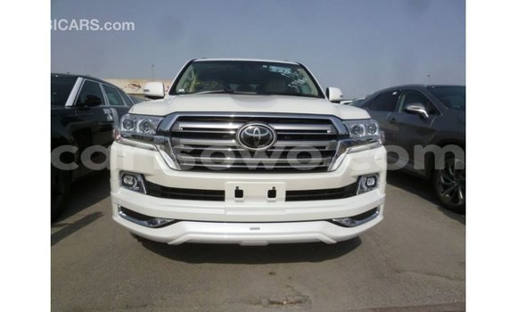 Sayi Imported Toyota Land Cruiser White Mota in Import - Dubai a Benin Sayi Imported Toyota Land Cruiser White Mota in Import - Dubai a Benin