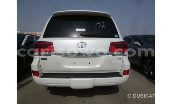 Sayi Imported Toyota Land Cruiser White Mota in Import - Dubai a Benin Sayi Imported Toyota Land Cruiser White Mota in Import - Dubai a Benin