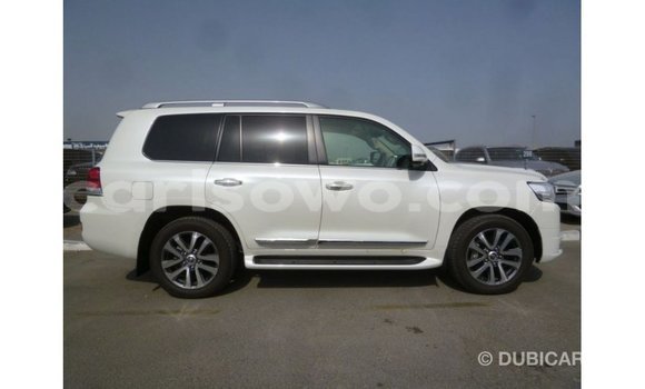 Sayi Imported Toyota Land Cruiser White Mota in Import - Dubai a Benin Sayi Imported Toyota Land Cruiser White Mota in Import - Dubai a Benin