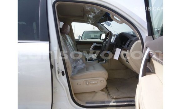 Sayi Imported Toyota Land Cruiser White Mota in Import - Dubai a Benin Sayi Imported Toyota Land Cruiser White Mota in Import - Dubai a Benin