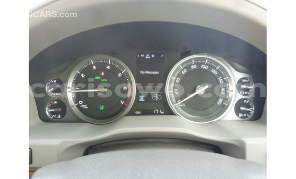Sayi Imported Toyota Land Cruiser White Mota in Import - Dubai a Benin Sayi Imported Toyota Land Cruiser White Mota in Import - Dubai a Benin