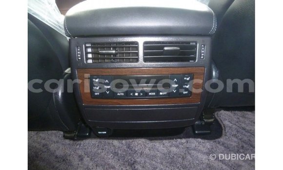 Acheter Import Voiture Toyota Land Cruiser Noir à Import - Dubai, Benin Acheter Import Voiture Toyota Land Cruiser Noir à Import - Dubai, Benin