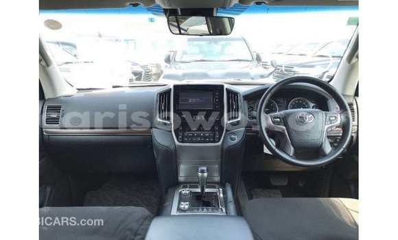 Buy Import Toyota Land Cruiser White Car in Import - Dubai in Benign Buy Import Toyota Land Cruiser White Car in Import - Dubai in Benign