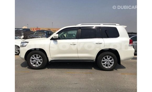 Buy Import Toyota Land Cruiser White Car in Import - Dubai in Benign Buy Import Toyota Land Cruiser White Car in Import - Dubai in Benign