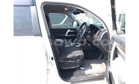 Buy Import Toyota Land Cruiser White Car in Import - Dubai in Benign Buy Import Toyota Land Cruiser White Car in Import - Dubai in Benign