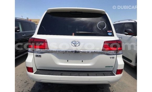Sayi Imported Toyota Land Cruiser White Mota in Import - Dubai a Benin Sayi Imported Toyota Land Cruiser White Mota in Import - Dubai a Benin