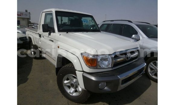 Sayi Imported Toyota Land Cruiser White Mota in Import - Dubai a Benin Sayi Imported Toyota Land Cruiser White Mota in Import - Dubai a Benin
