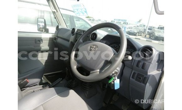 Sayi Imported Toyota Land Cruiser White Mota in Import - Dubai a Benin Sayi Imported Toyota Land Cruiser White Mota in Import - Dubai a Benin