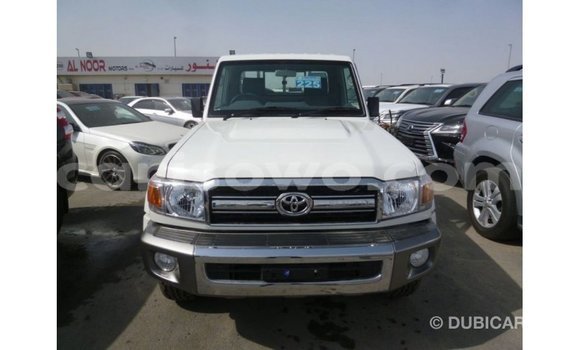 Sayi Imported Toyota Land Cruiser White Mota in Import - Dubai a Benin Sayi Imported Toyota Land Cruiser White Mota in Import - Dubai a Benin