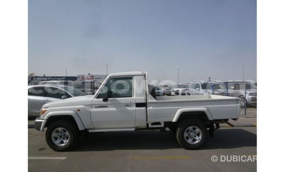 Sayi Imported Toyota Land Cruiser White Mota in Import - Dubai a Benin Sayi Imported Toyota Land Cruiser White Mota in Import - Dubai a Benin