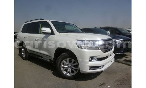 Sayi Imported Toyota Land Cruiser White Mota in Import - Dubai a Benin Sayi Imported Toyota Land Cruiser White Mota in Import - Dubai a Benin