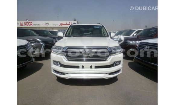 Sayi Imported Toyota Land Cruiser White Mota in Import - Dubai a Benin Sayi Imported Toyota Land Cruiser White Mota in Import - Dubai a Benin