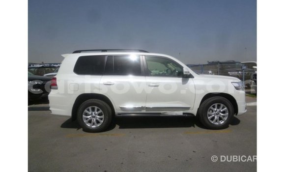 Sayi Imported Toyota Land Cruiser White Mota in Import - Dubai a Benin Sayi Imported Toyota Land Cruiser White Mota in Import - Dubai a Benin