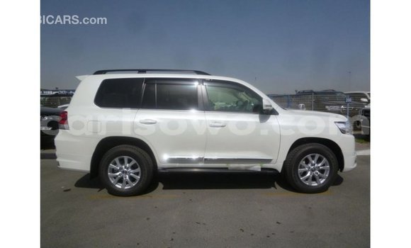 Ra Imported Toyota Land Cruiser funfun Ọkọ̀ in Import - Dubai ni Benin Ra Imported Toyota Land Cruiser funfun Ọkọ̀ in Import - Dubai ni Benin