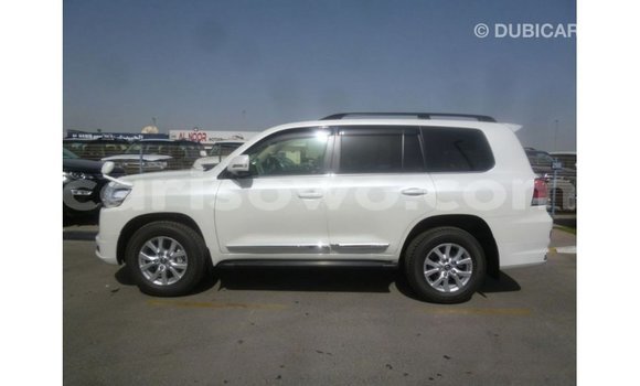 Ra Imported Toyota Land Cruiser funfun Ọkọ̀ in Import - Dubai ni Benin Ra Imported Toyota Land Cruiser funfun Ọkọ̀ in Import - Dubai ni Benin