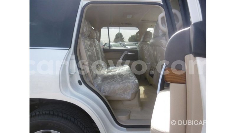 Big with watermark toyota land cruiser benign import dubai 7488