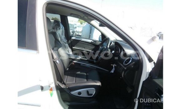 Acheter Import Voiture Mercedes-Benz 190 Blanc à Import - Dubai, Benin Acheter Import Voiture Mercedes-Benz 190 Blanc à Import - Dubai, Benin