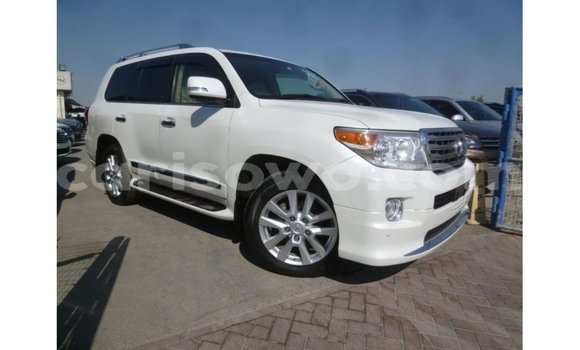 Sayi Imported Toyota Land Cruiser White Mota in Import - Dubai a Benin Sayi Imported Toyota Land Cruiser White Mota in Import - Dubai a Benin