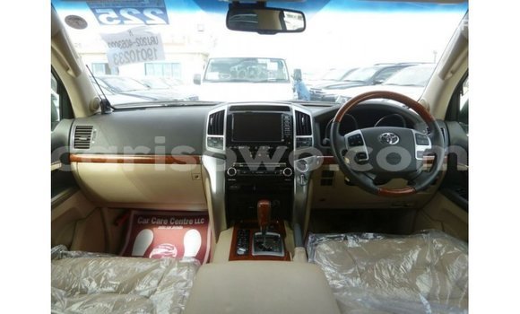 Sayi Imported Toyota Land Cruiser White Mota in Import - Dubai a Benin Sayi Imported Toyota Land Cruiser White Mota in Import - Dubai a Benin