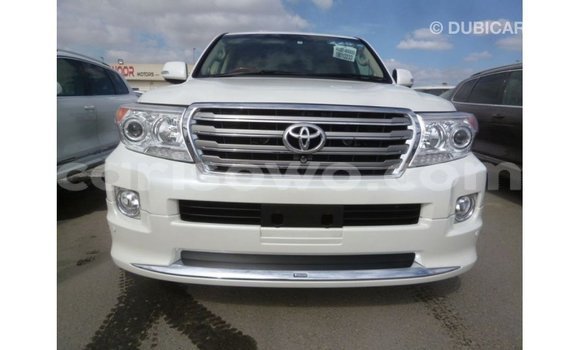 Sayi Imported Toyota Land Cruiser White Mota in Import - Dubai a Benin Sayi Imported Toyota Land Cruiser White Mota in Import - Dubai a Benin