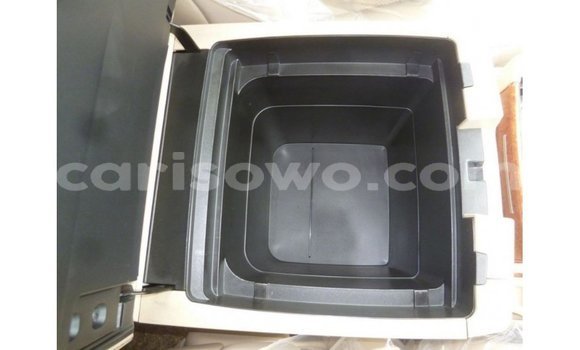 Sayi Imported Toyota Land Cruiser White Mota in Import - Dubai a Benin Sayi Imported Toyota Land Cruiser White Mota in Import - Dubai a Benin