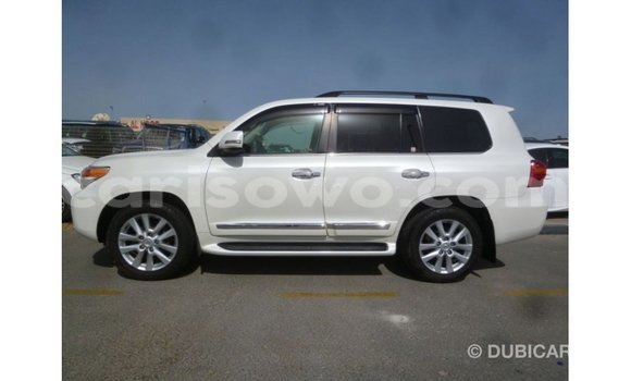 Buy Import Toyota Land Cruiser White Car in Import - Dubai in Benign Buy Import Toyota Land Cruiser White Car in Import - Dubai in Benign