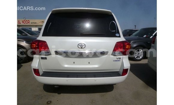 Buy Import Toyota Land Cruiser White Car in Import - Dubai in Benign Buy Import Toyota Land Cruiser White Car in Import - Dubai in Benign