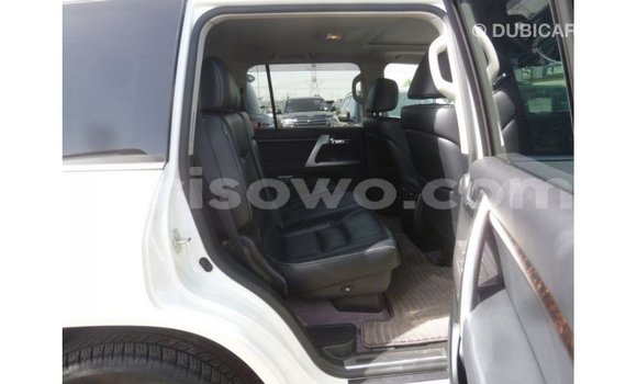 Buy Import Toyota Land Cruiser White Car in Import - Dubai in Benign Buy Import Toyota Land Cruiser White Car in Import - Dubai in Benign