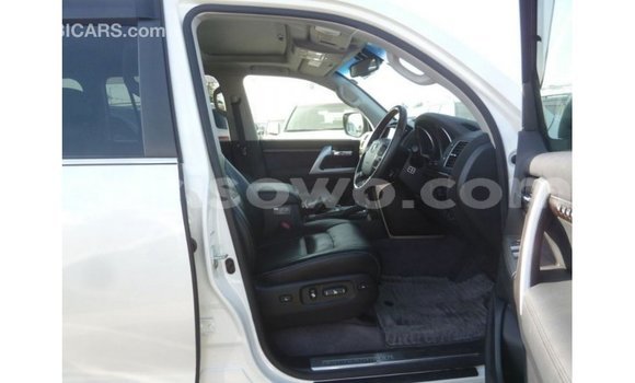 Buy Import Toyota Land Cruiser White Car in Import - Dubai in Benign Buy Import Toyota Land Cruiser White Car in Import - Dubai in Benign