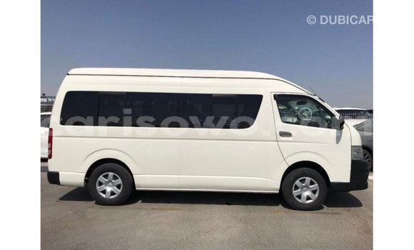 Sayi Imported Toyota Hiace White Mota in Import - Dubai a Benin Sayi Imported Toyota Hiace White Mota in Import - Dubai a Benin