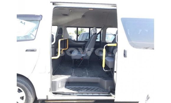 Sayi Imported Toyota Hiace White Mota in Import - Dubai a Benin Sayi Imported Toyota Hiace White Mota in Import - Dubai a Benin