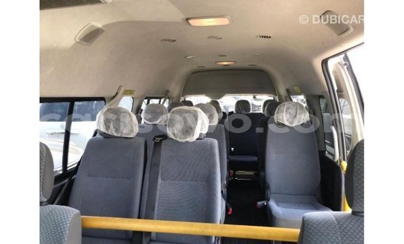 Sayi Imported Toyota Hiace White Mota in Import - Dubai a Benin Sayi Imported Toyota Hiace White Mota in Import - Dubai a Benin